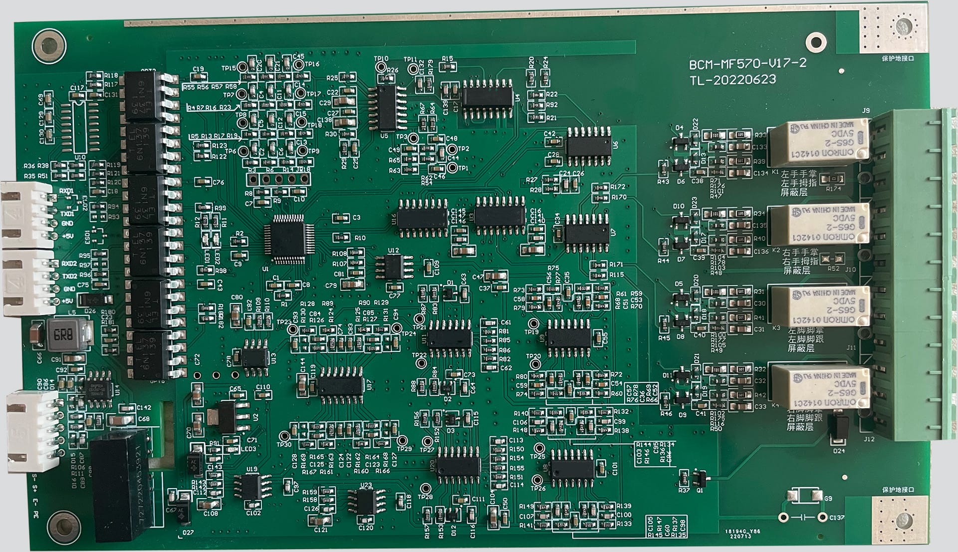 iBodyinfo BCM-MF570 八电极四频人体成分分析模块的电路板（PCBA），展示了其用于医疗科研级精准测量的精密元器件与多层电路设计。